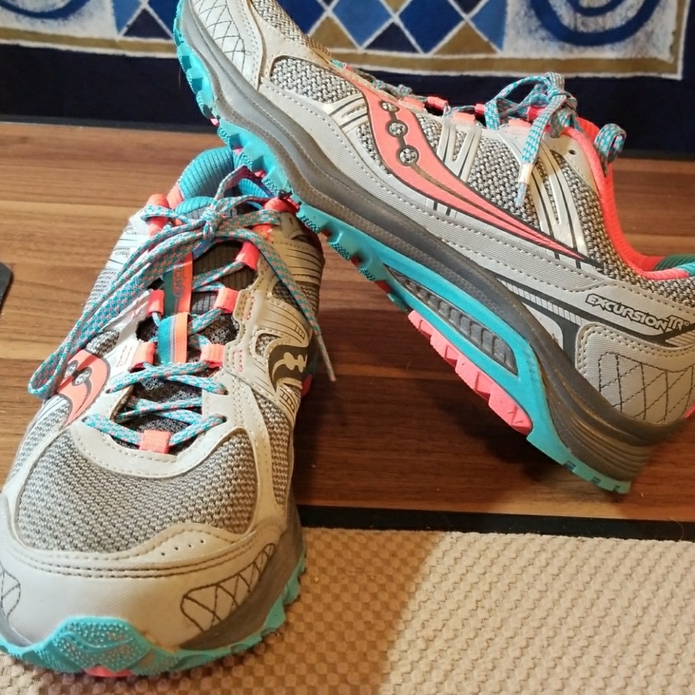 Saucony excursion tennis shoes